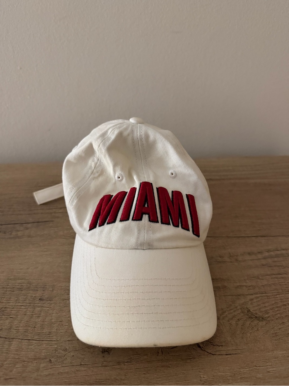 White 'MIAMI' Embroidered CAP
MIAMI HEAT